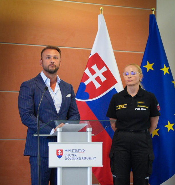 Minister vnútra Matúš Šutaj Eštok odmieta útoky na policajtov v súvislosti s medzinárodnou akciou na Ukrajine